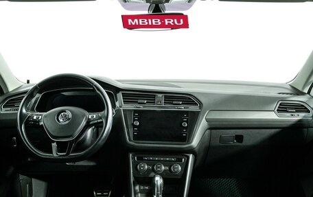 Volkswagen Tiguan II, 2018 год, 2 385 000 рублей, 13 фотография