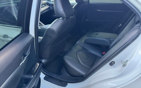 Toyota Camry, 2021 год, 3 050 000 рублей, 10 фотография