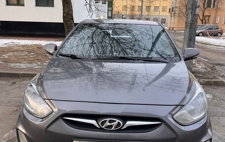 Hyundai Solaris II рестайлинг, 2012 год, 540 000 рублей, 2 фотография