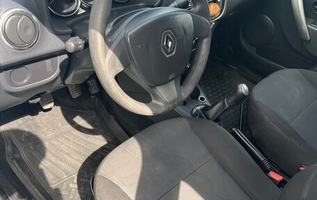 Renault Logan II, 2015 год, 630 000 рублей, 4 фотография