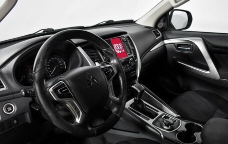 Mitsubishi Pajero Sport III рестайлинг, 2018 год, 2 649 000 рублей, 9 фотография