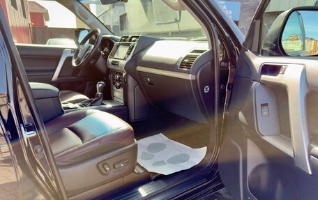 Toyota Land Cruiser Prado 150 рестайлинг 2, 2019 год, 5 460 000 рублей, 10 фотография