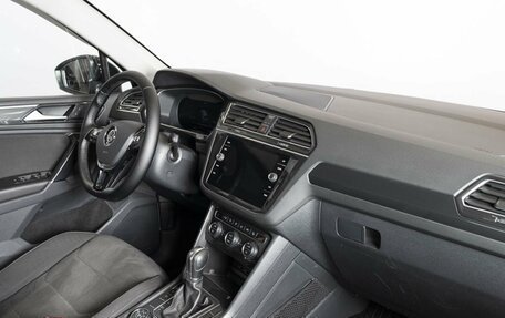 Volkswagen Tiguan II, 2018 год, 2 550 000 рублей, 5 фотография