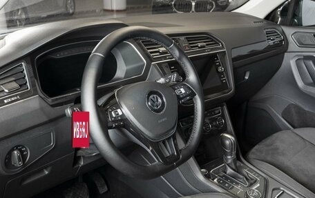 Volkswagen Tiguan II, 2018 год, 2 550 000 рублей, 4 фотография
