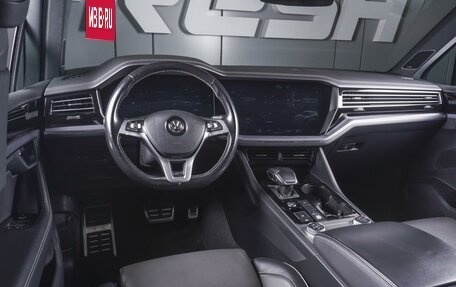 Volkswagen Touareg III, 2018 год, 5 780 000 рублей, 6 фотография