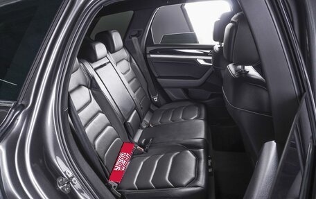 Volkswagen Touareg III, 2018 год, 5 780 000 рублей, 7 фотография