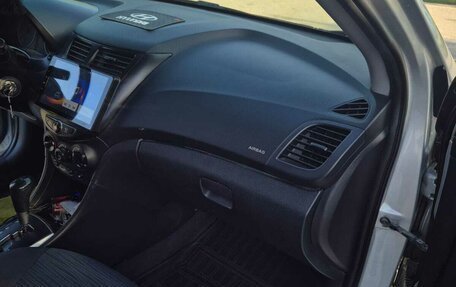 Hyundai Solaris II рестайлинг, 2014 год, 820 000 рублей, 3 фотография
