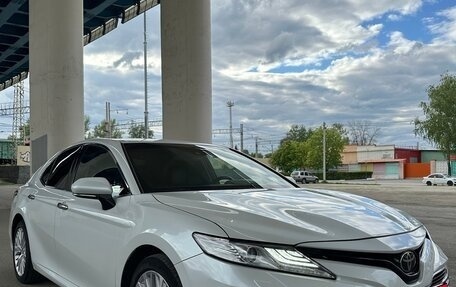 Toyota Camry, 2018 год, 3 150 000 рублей, 2 фотография