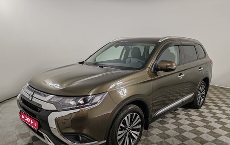 Mitsubishi Outlander III рестайлинг 3, 2021 год, 2 850 000 рублей, 1 фотография