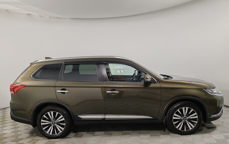 Mitsubishi Outlander III рестайлинг 3, 2021 год, 2 850 000 рублей, 4 фотография
