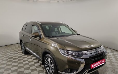 Mitsubishi Outlander III рестайлинг 3, 2021 год, 2 850 000 рублей, 3 фотография