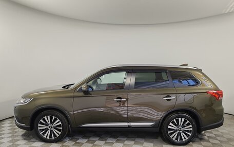 Mitsubishi Outlander III рестайлинг 3, 2021 год, 2 850 000 рублей, 8 фотография