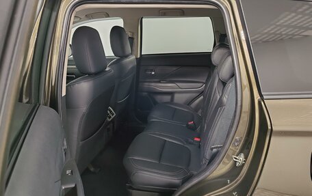 Mitsubishi Outlander III рестайлинг 3, 2021 год, 2 850 000 рублей, 12 фотография