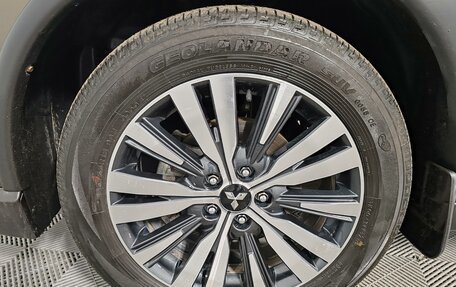 Mitsubishi Outlander III рестайлинг 3, 2021 год, 2 850 000 рублей, 18 фотография
