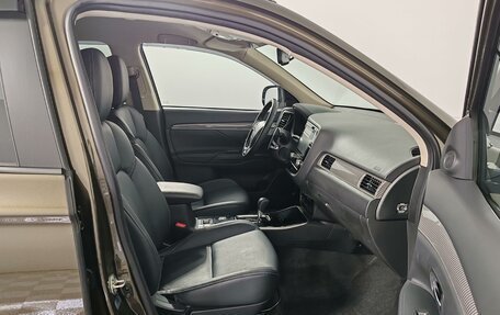 Mitsubishi Outlander III рестайлинг 3, 2021 год, 2 850 000 рублей, 19 фотография