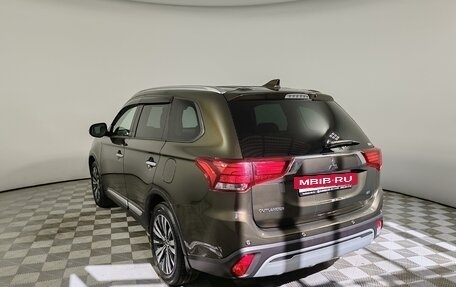 Mitsubishi Outlander III рестайлинг 3, 2021 год, 2 850 000 рублей, 7 фотография