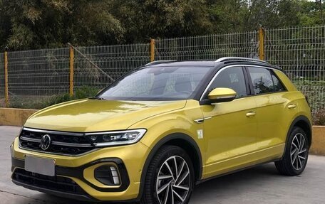 Volkswagen T-Roc I, 2023 год, 2 240 000 рублей, 1 фотография