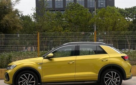 Volkswagen T-Roc I, 2023 год, 2 240 000 рублей, 4 фотография