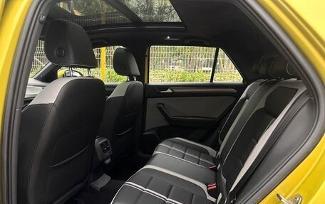Volkswagen T-Roc I, 2023 год, 2 240 000 рублей, 7 фотография