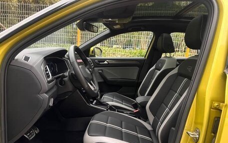 Volkswagen T-Roc I, 2023 год, 2 240 000 рублей, 8 фотография