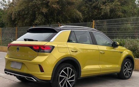 Volkswagen T-Roc I, 2023 год, 2 240 000 рублей, 17 фотография
