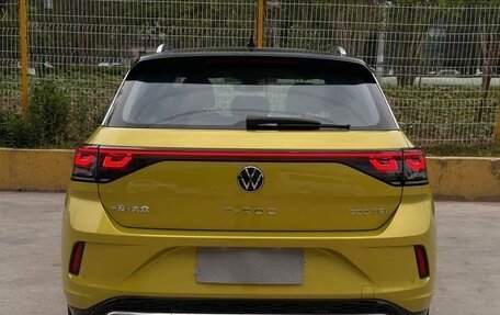Volkswagen T-Roc I, 2023 год, 2 240 000 рублей, 16 фотография
