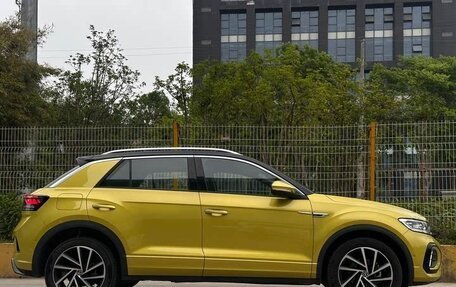 Volkswagen T-Roc I, 2023 год, 2 240 000 рублей, 18 фотография