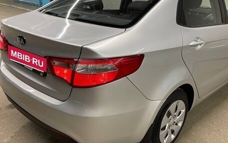 KIA Rio III рестайлинг, 2013 год, 890 000 рублей, 24 фотография