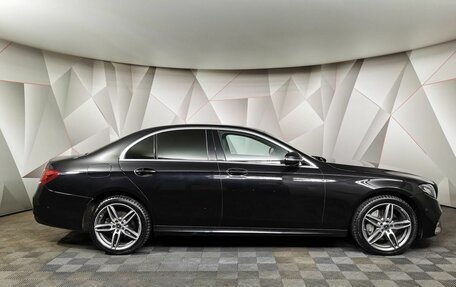 Mercedes-Benz E-Класс, 2019 год, 3 550 000 рублей, 6 фотография