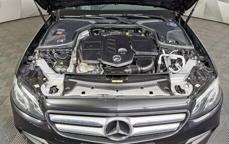 Mercedes-Benz E-Класс, 2019 год, 3 550 000 рублей, 18 фотография