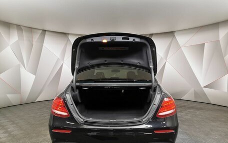 Mercedes-Benz E-Класс, 2019 год, 3 550 000 рублей, 19 фотография