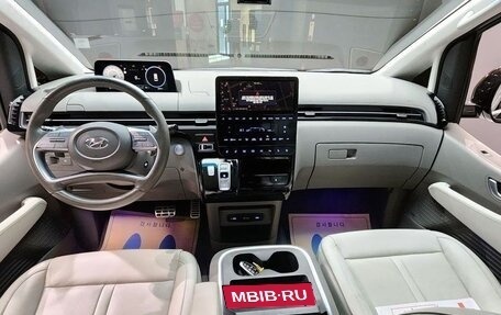Hyundai Staria, 2022 год, 3 750 000 рублей, 7 фотография