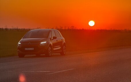 Citroen C4 Picasso II рестайлинг, 2014 год, 1 000 000 рублей, 8 фотография