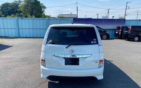 Toyota ISis I, 2017 год, 998 000 рублей, 4 фотография