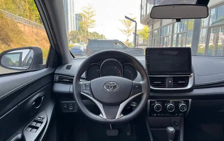 Toyota Yaris XP150 рестайлинг, 2022 год, 1 205 000 рублей, 13 фотография