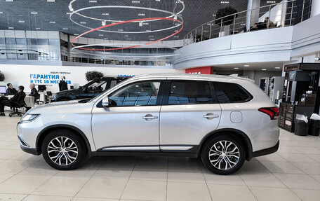 Mitsubishi Outlander III рестайлинг 3, 2018 год, 1 850 000 рублей, 10 фотография