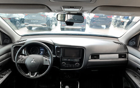 Mitsubishi Outlander III рестайлинг 3, 2018 год, 1 850 000 рублей, 17 фотография