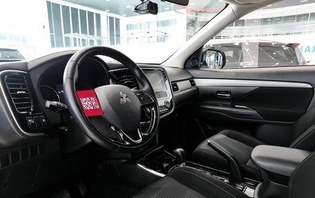 Mitsubishi Outlander III рестайлинг 3, 2018 год, 1 850 000 рублей, 20 фотография