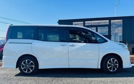 Toyota Noah III, 2021 год, 2 089 000 рублей, 7 фотография