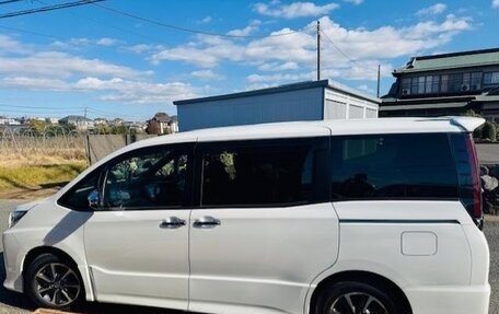 Toyota Noah III, 2021 год, 2 089 000 рублей, 4 фотография