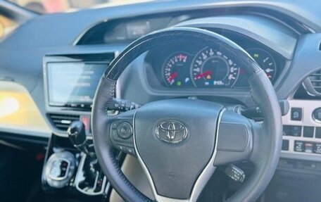 Toyota Noah III, 2021 год, 2 089 000 рублей, 11 фотография