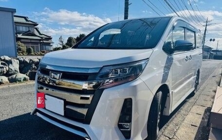 Toyota Noah III, 2021 год, 2 089 000 рублей, 3 фотография