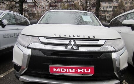 Mitsubishi Outlander III рестайлинг 3, 2018 год, 1 660 000 рублей, 1 фотография