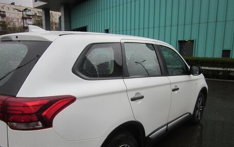 Mitsubishi Outlander III рестайлинг 3, 2018 год, 1 660 000 рублей, 3 фотография