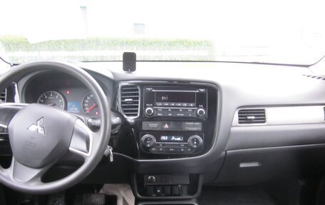 Mitsubishi Outlander III рестайлинг 3, 2018 год, 1 660 000 рублей, 7 фотография