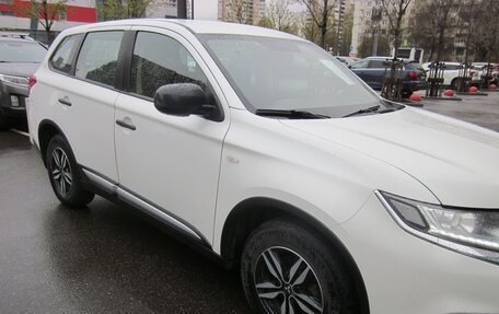 Mitsubishi Outlander III рестайлинг 3, 2018 год, 1 660 000 рублей, 9 фотография