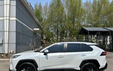 Toyota RAV4, 2021 год, 2 300 000 рублей, 5 фотография