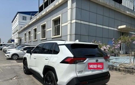Toyota RAV4, 2021 год, 2 300 000 рублей, 3 фотография