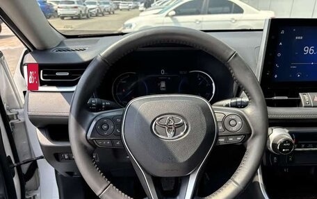 Toyota RAV4, 2021 год, 2 300 000 рублей, 9 фотография