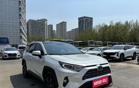 Toyota RAV4, 2021 год, 2 300 000 рублей, 4 фотография